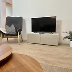 Apartment Mit Balkon *