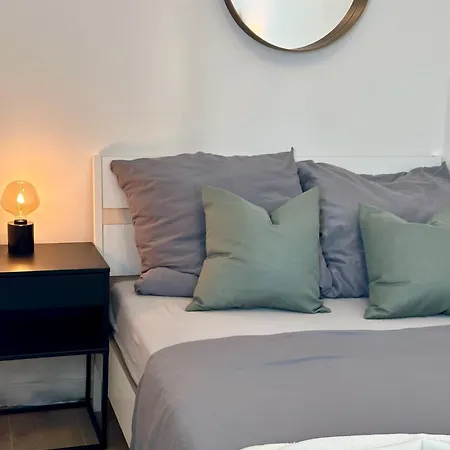 Appartement Mit Balkon *