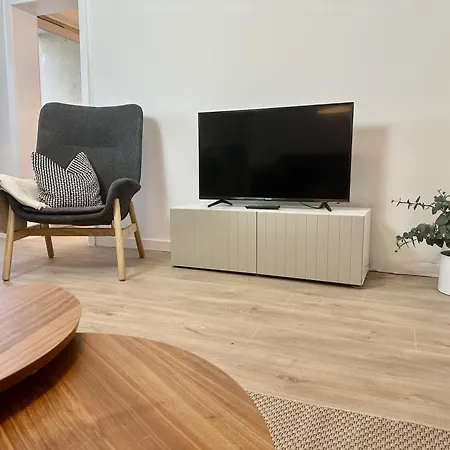 Appartement Mit Balkon *