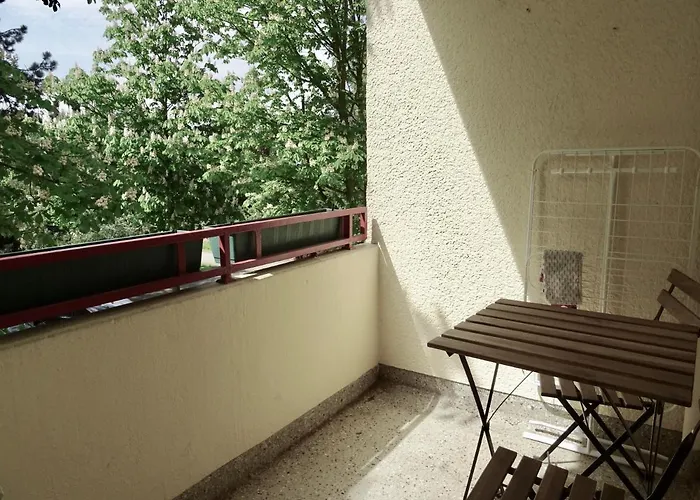 Appartement Mit Balkon *